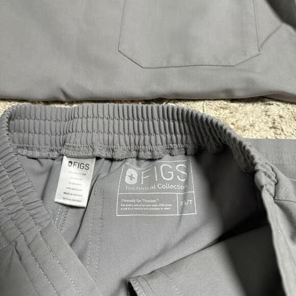 FIGS Scrub Set - Picture 4 of 8